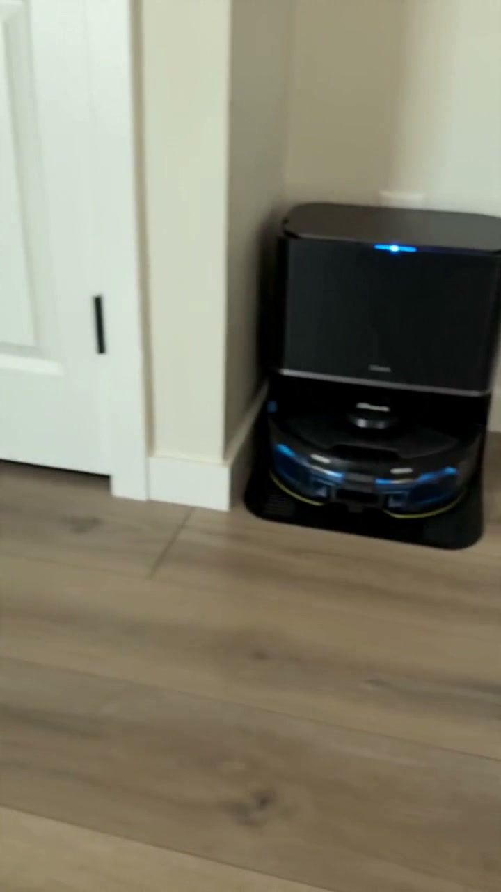 Robot vacuum product-video QA example used in the product-truth workflow